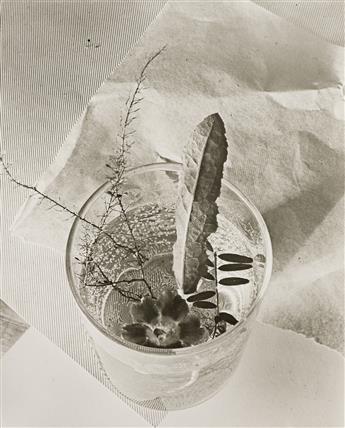 GRETE STERN & ELLEN AUERBACH (1904-99 & 1906-2004) Ringl + Pit Fotografie Portfolio. 1929-33; printed 1985.